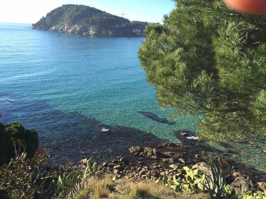 Сasa de vacaciones Casa Con Piscina A Menos De 1 Min De La Playa. Aa *