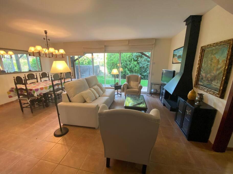 Casa Con Piscina A Menos De 1 Min De La Playa. Aa